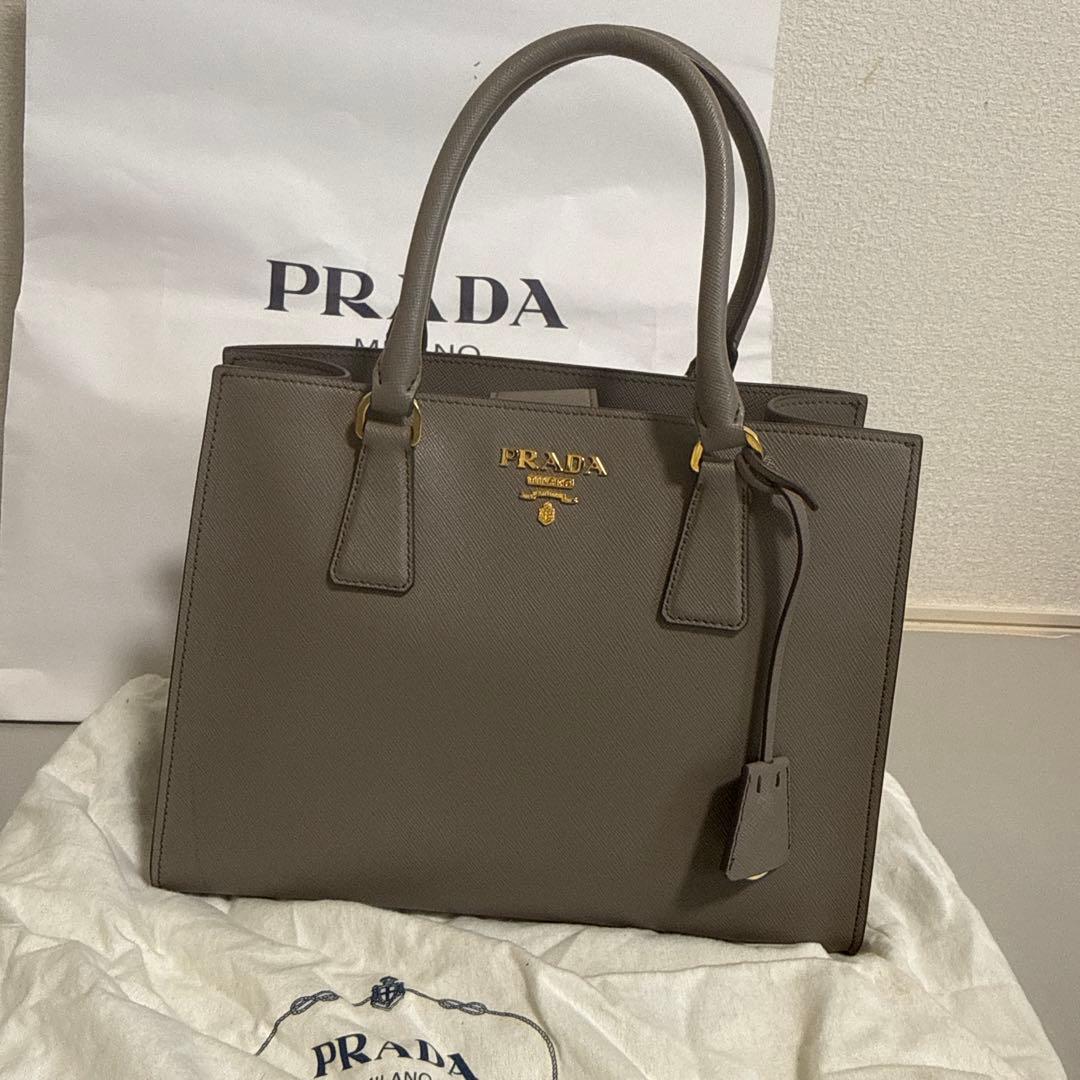 プラダ サフィアーノ ベージュ　バッグ