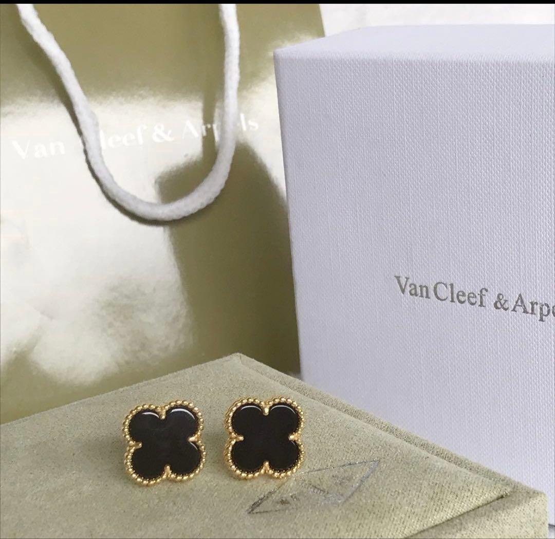 新品未使用 ピアス ブラック クローバー