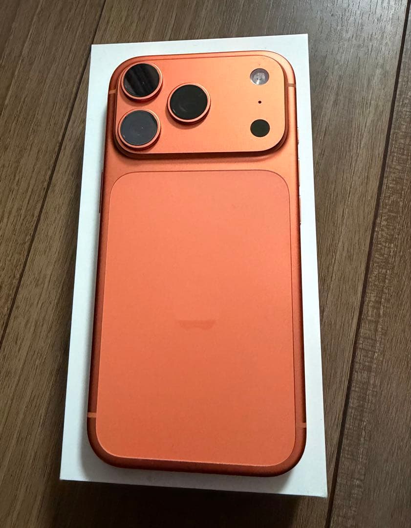 ほぼ新品iPhone17pro 256GB コズミックオレンジSIMフリー