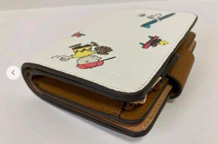 新品未使用コーチ二つ折り財布COACH×PEANUTSスヌーピーホワイト送料無料