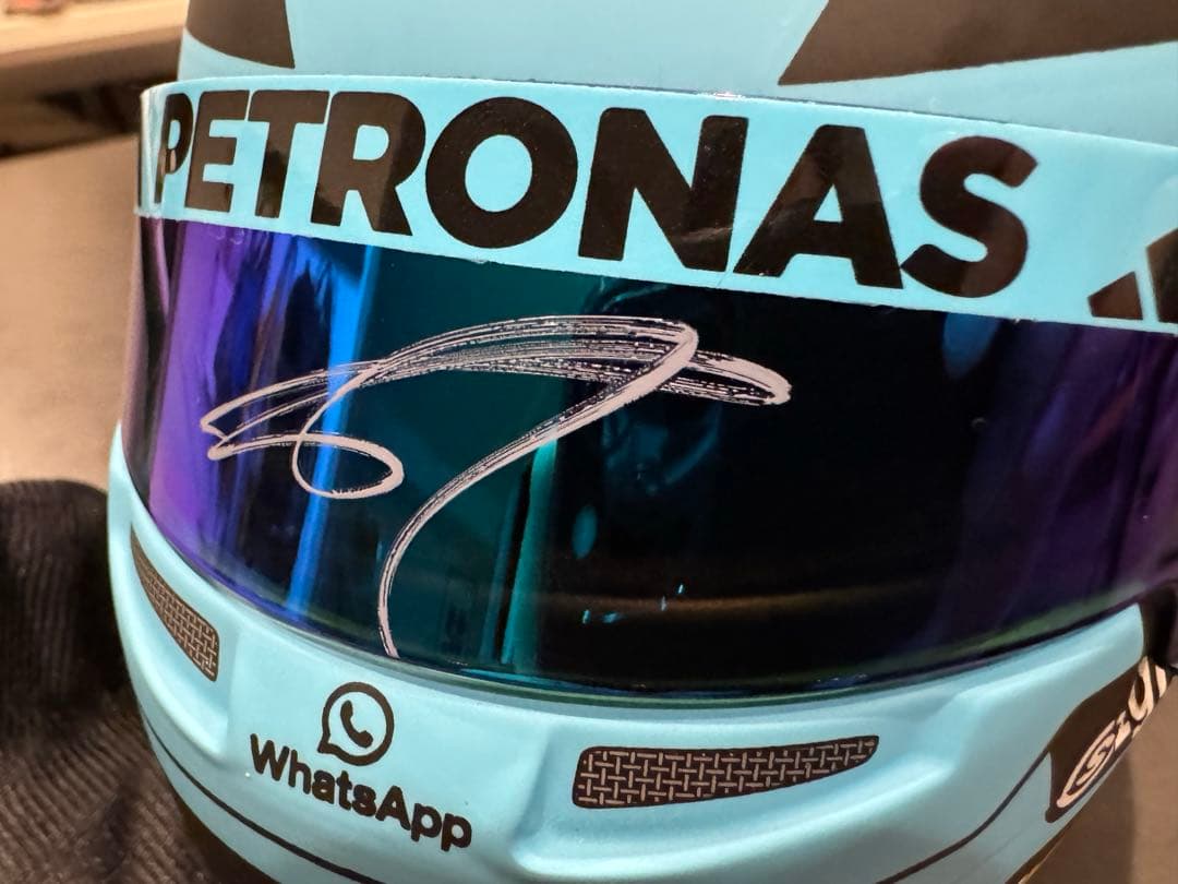 【激レア】e Russell 直筆サイン入り1/2ヘルメット