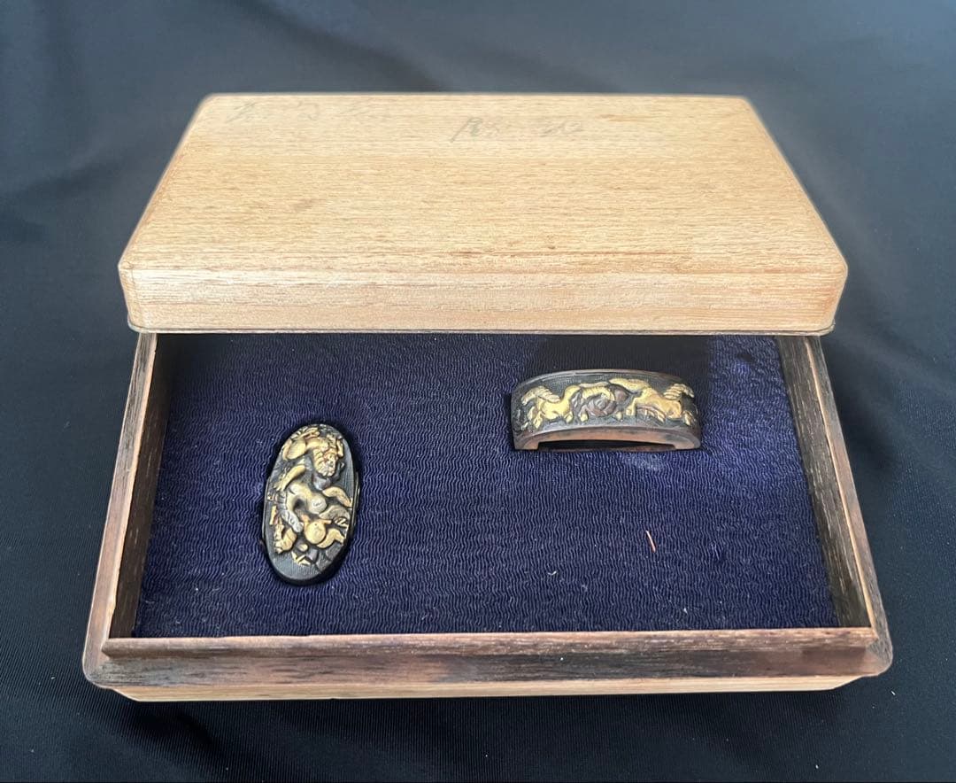 刀装具 縁頭 目貫 群馬象嵌 馬紋様 銅地 金 剣刀装具 日本刀 鐔 骨董品