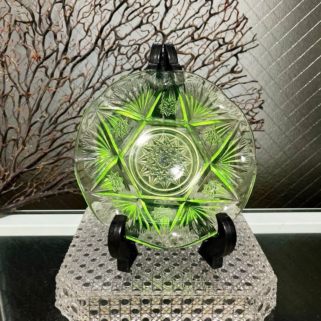 骨董　時代ガラス　フリル　切子調プレス　ライムグリーン　氷皿　ウラン １客②