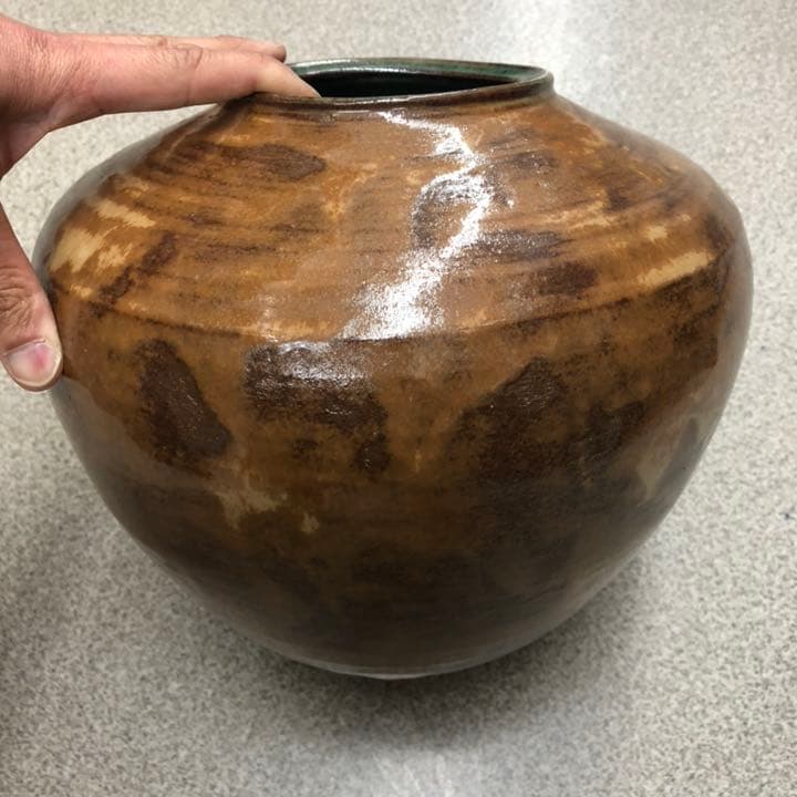 遺品整理◼️骨董収集家だった祖父のお宝の蔵に大切にしまってあった大きな壺、壷、花瓶