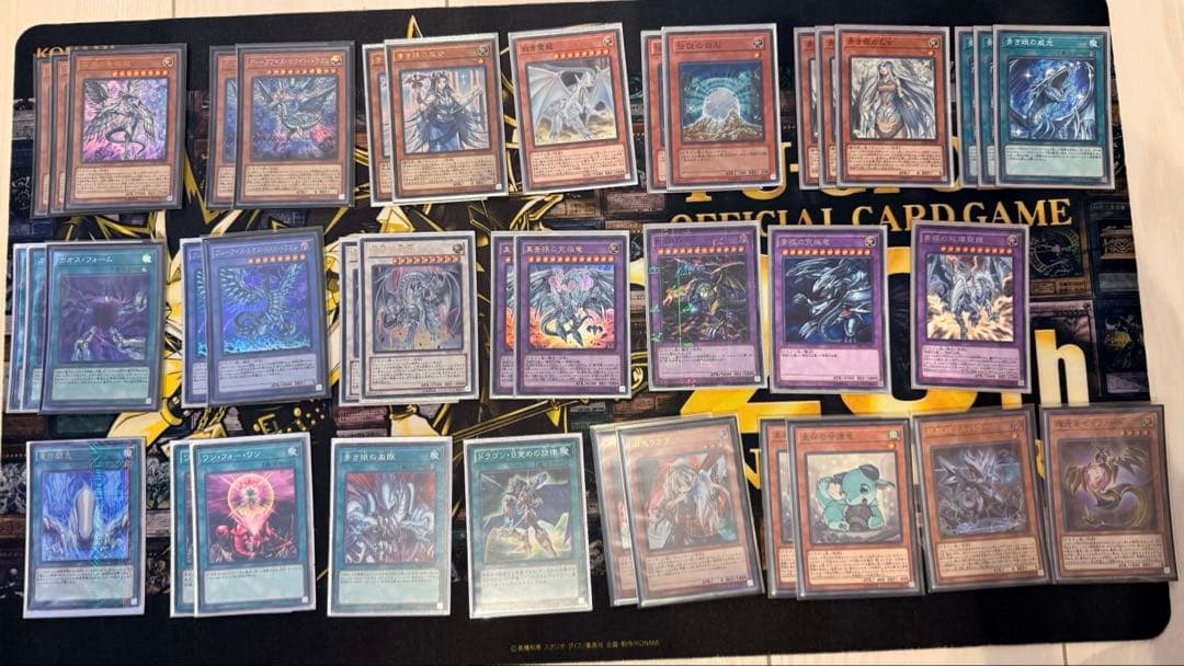 遊戯王引退品 ブルーアイズデッキ、ブラックマジシャンデッキ等