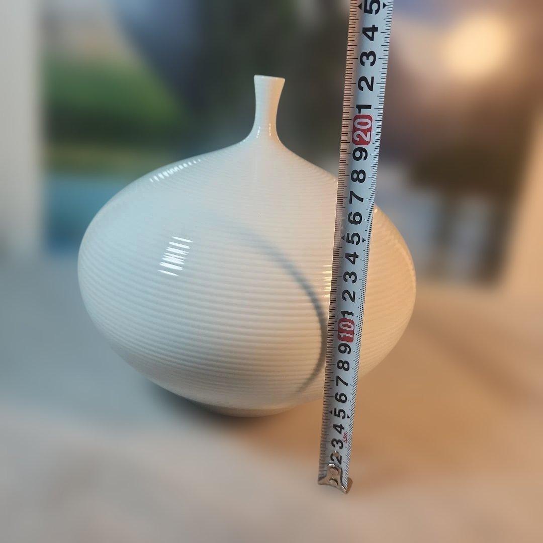 l*p様 中仙窯　白磁千段壺　中尾恭純作　共箱　高さ約22cm