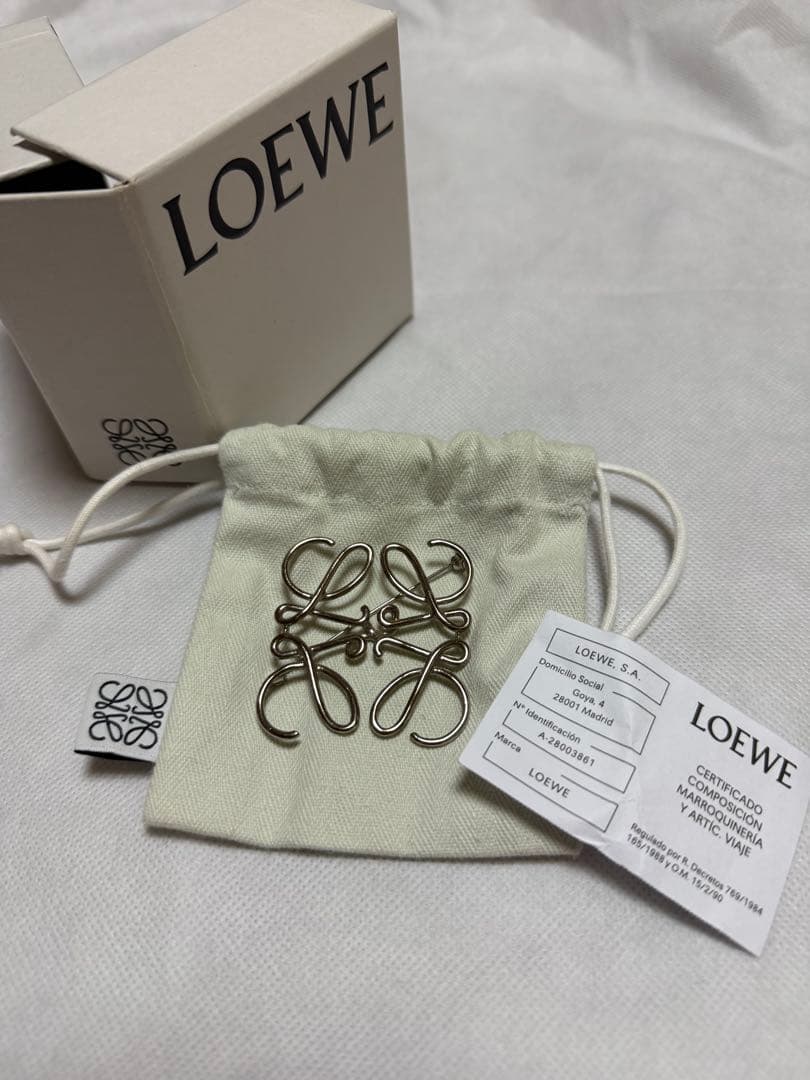 【LOEWE】ブローチ シルバー《おまけ付き》
