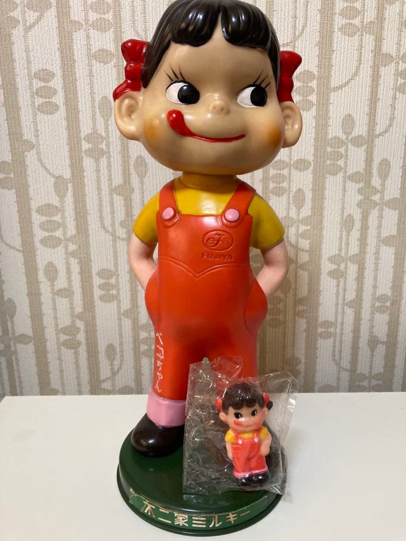 レトロ不二家ペコちゃんブリキ台首振り人形ソフビミニ人形セット