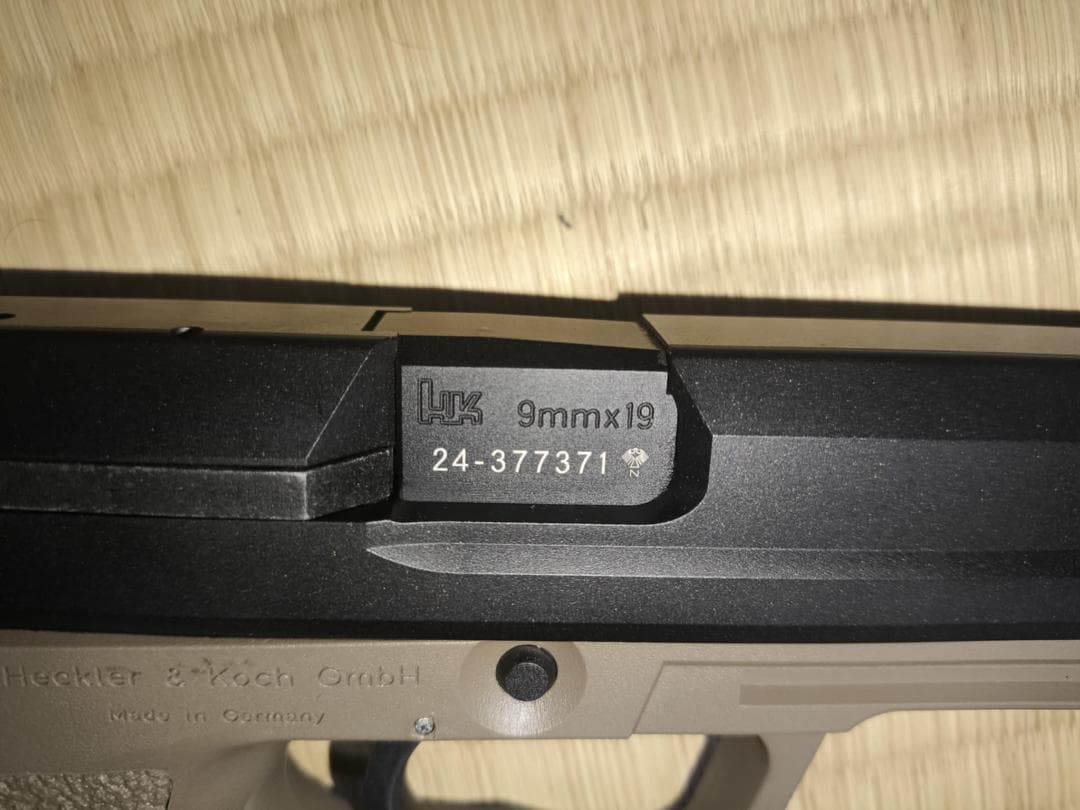 東京マルイ フルサイズUSP カスタム（マガジン1本、ホルスター付き）