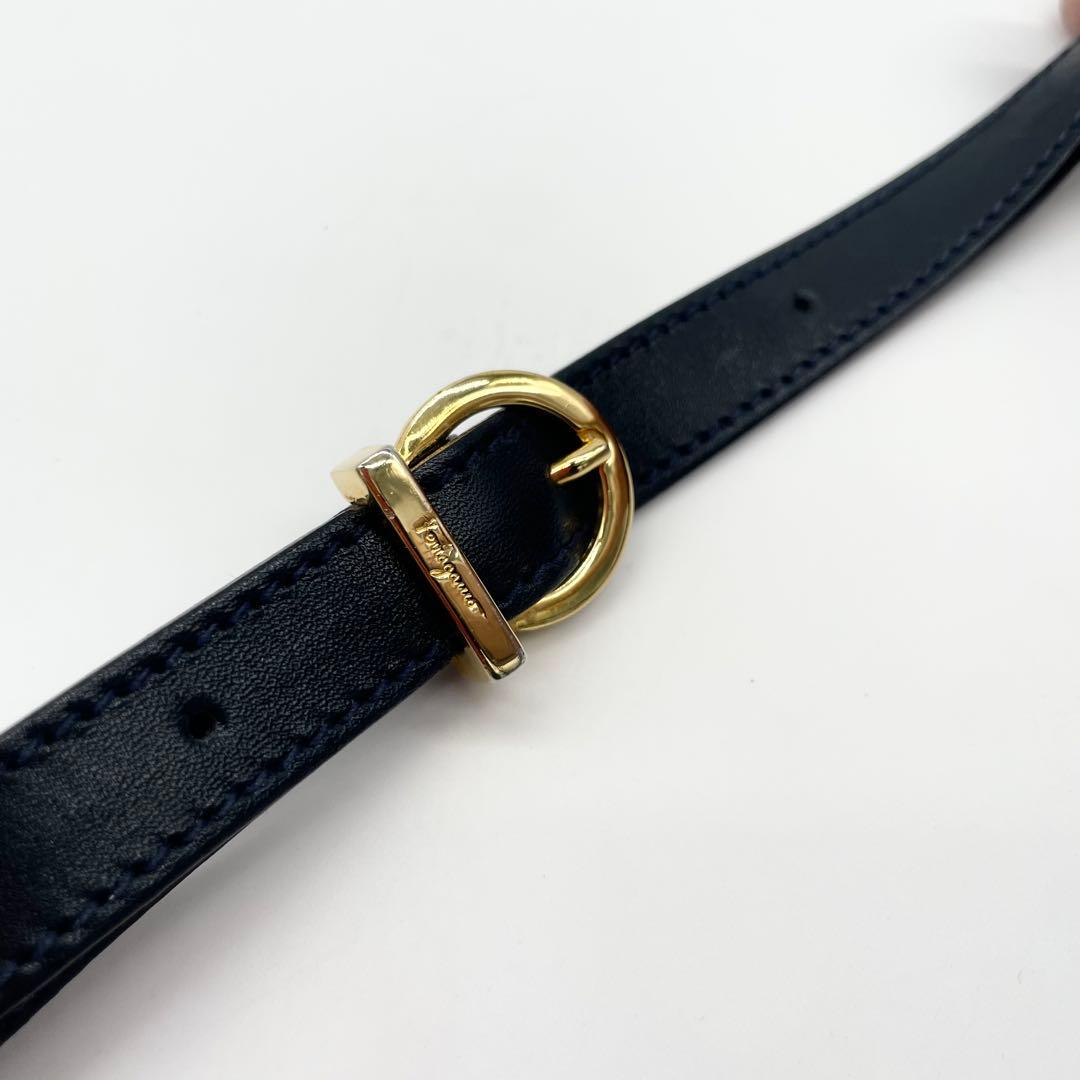 サルバトーレフェラガモ　ヴァラリボン　ショルダーバッグ　レザー　ネイビー