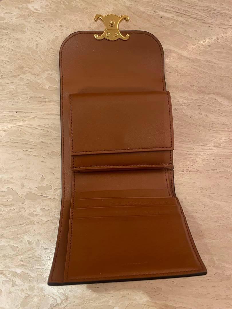 CELINE　セリーヌ　スモールフラップウォレットトリオンフ　三つ折り財布　タン
