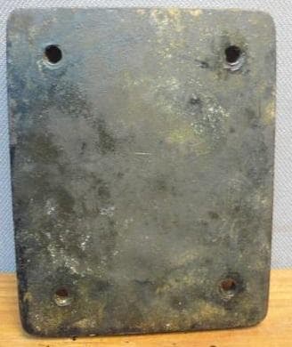 出水機関区の砲金製区名札「出」実装品です。