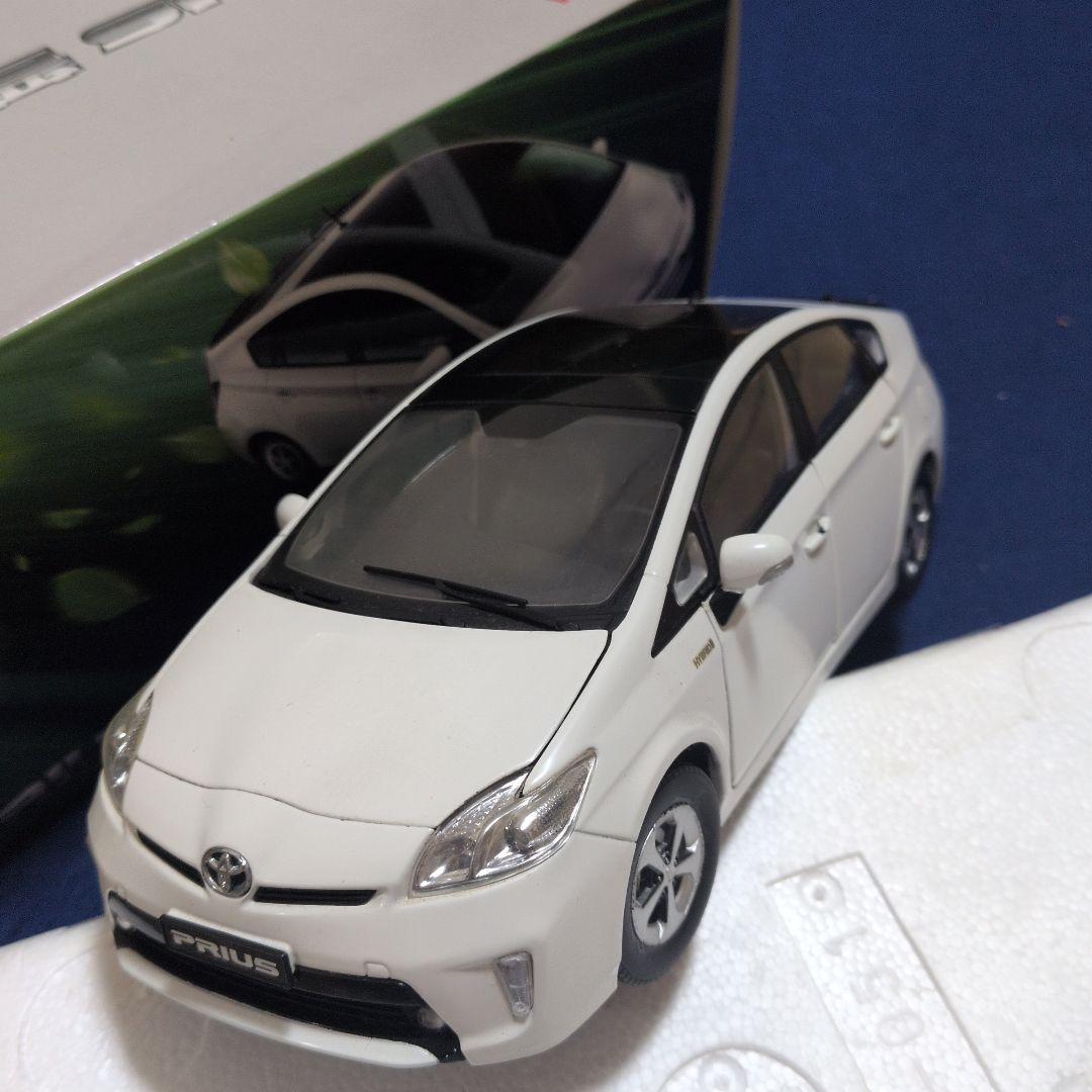 トヨタ プリウス 1/18 非売品モデル