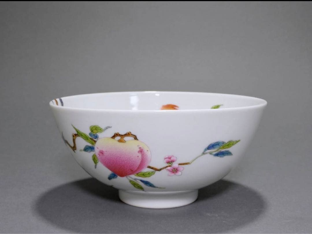 大清雍正年製 白釉粉彩福寿桃紋茶碗美品古董 高さ約6.6cm 幅　約14.1cm