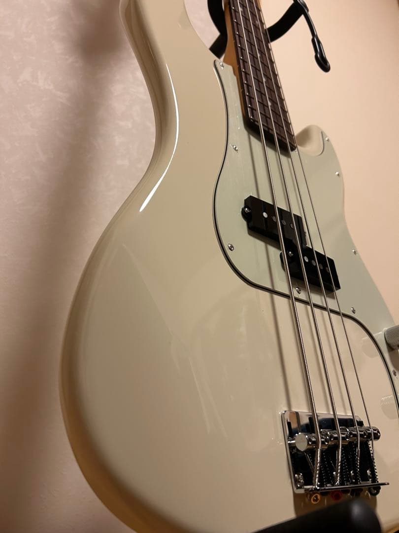 ベース Fender Precision Bass