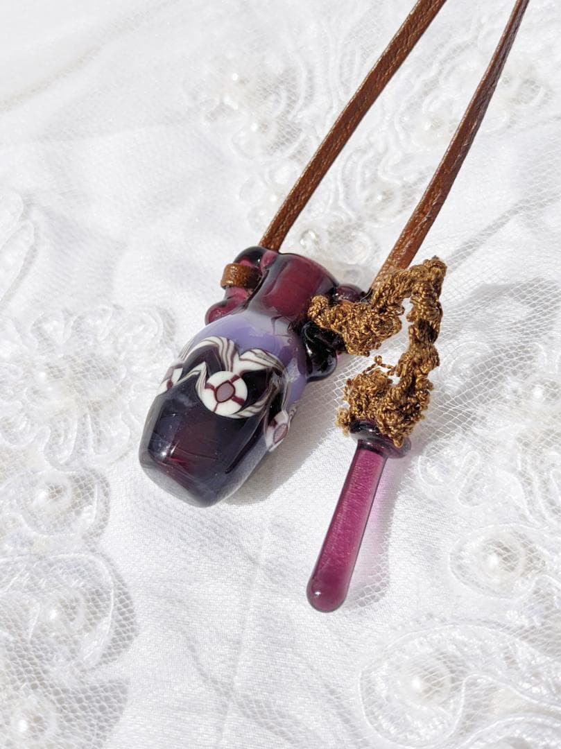 吉田正子トンボ玉（貳拾漆）　「瓶型」皮ひもネックレス　ガラス玉に込めた日本画