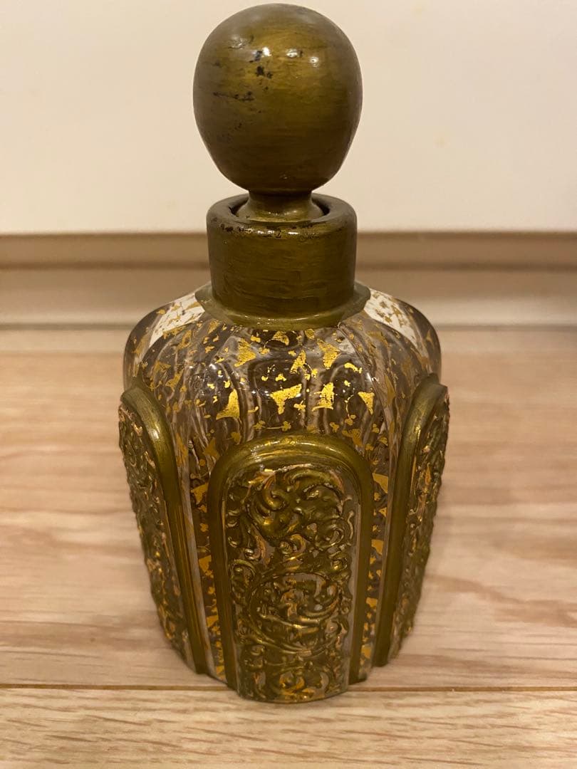 アンティーク　金箔装飾の香水瓶