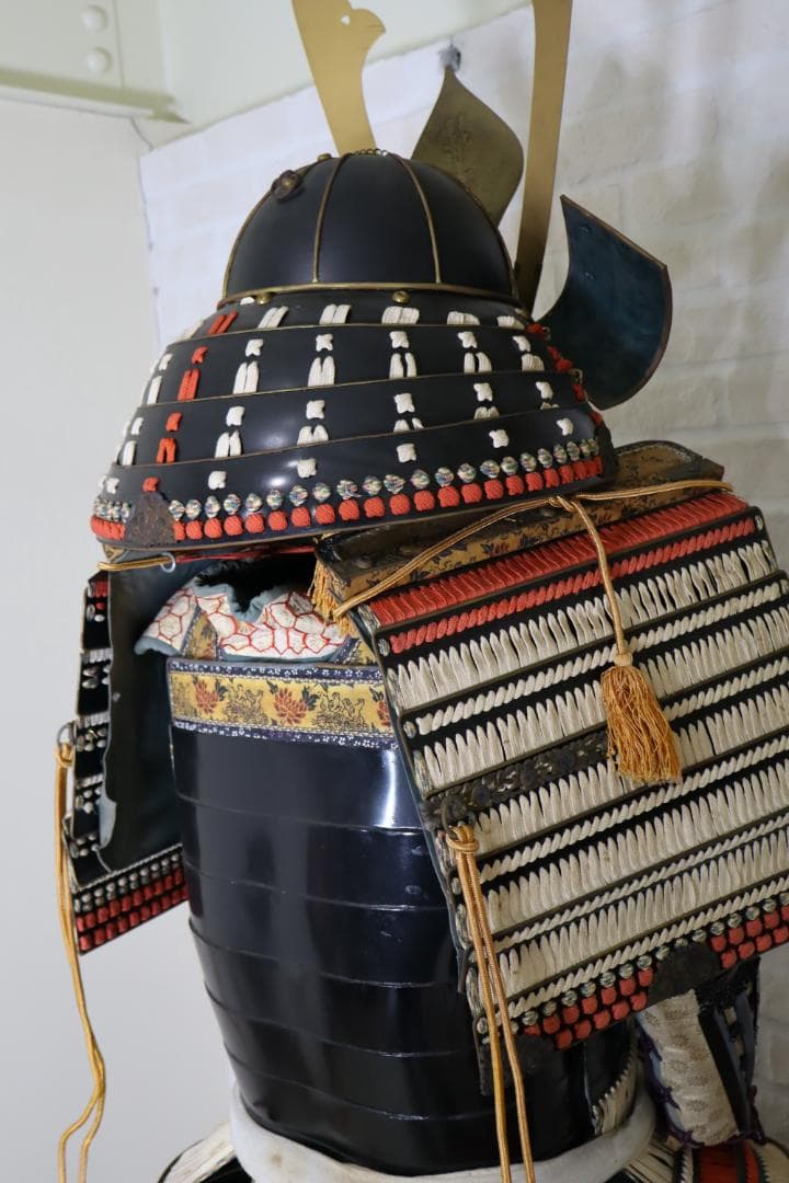 大人が着用出来る本格的な日本の武士甲冑一式（飾り鎧・美術品）　等身大　甲冑