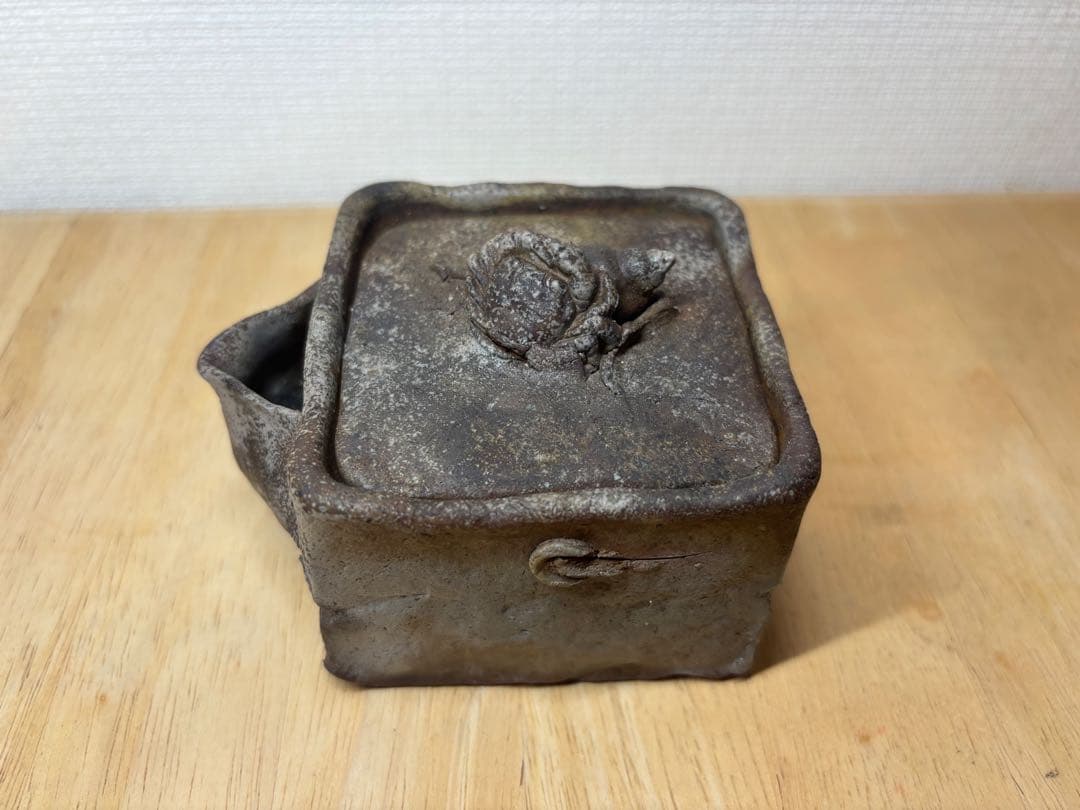 ㊷備前焼 宝瓶 登り窯 蟹(かに)とタニシ(貝)手びねり4角 急須