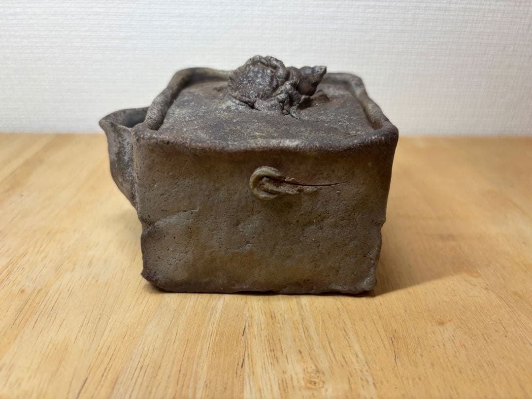 ㊷備前焼 宝瓶 登り窯 蟹(かに)とタニシ(貝)手びねり4角 急須