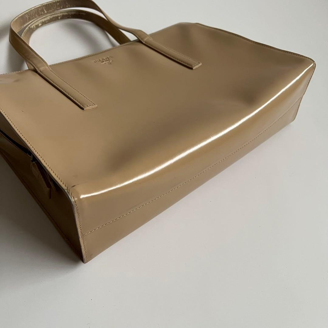 バッグ PRADA ENAMEL PATENT LOGO TOTE HAND BAG