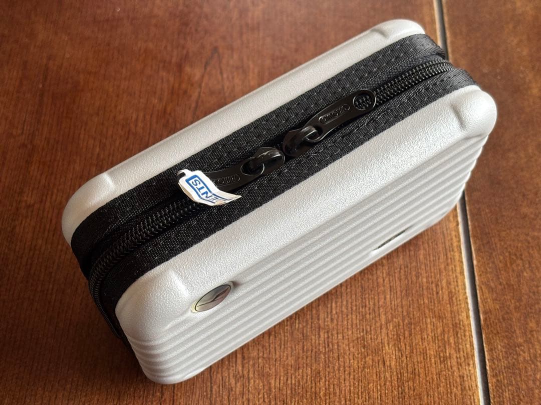 [希少色]ホワイトシルバーRIMOWA ルフトハンザ×リモワ アメニティ　ポーチ