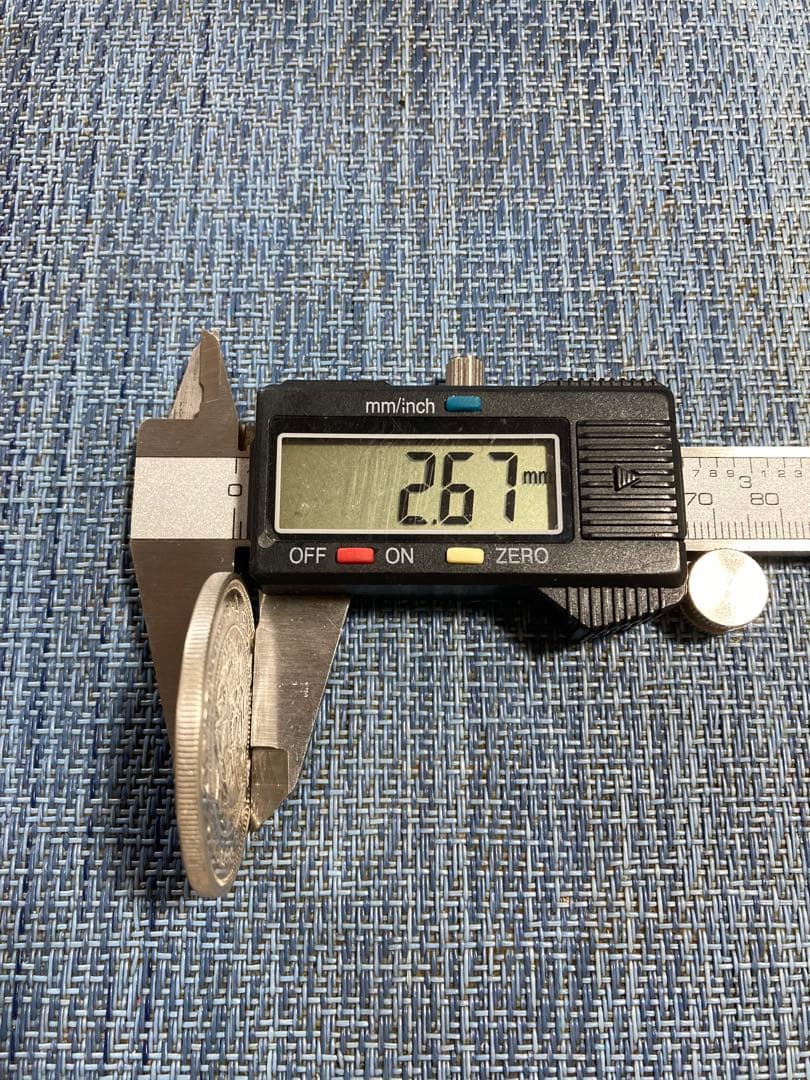 貿易銀　明治9年　一圓銀貨　　　長支脈　菊紋・龍