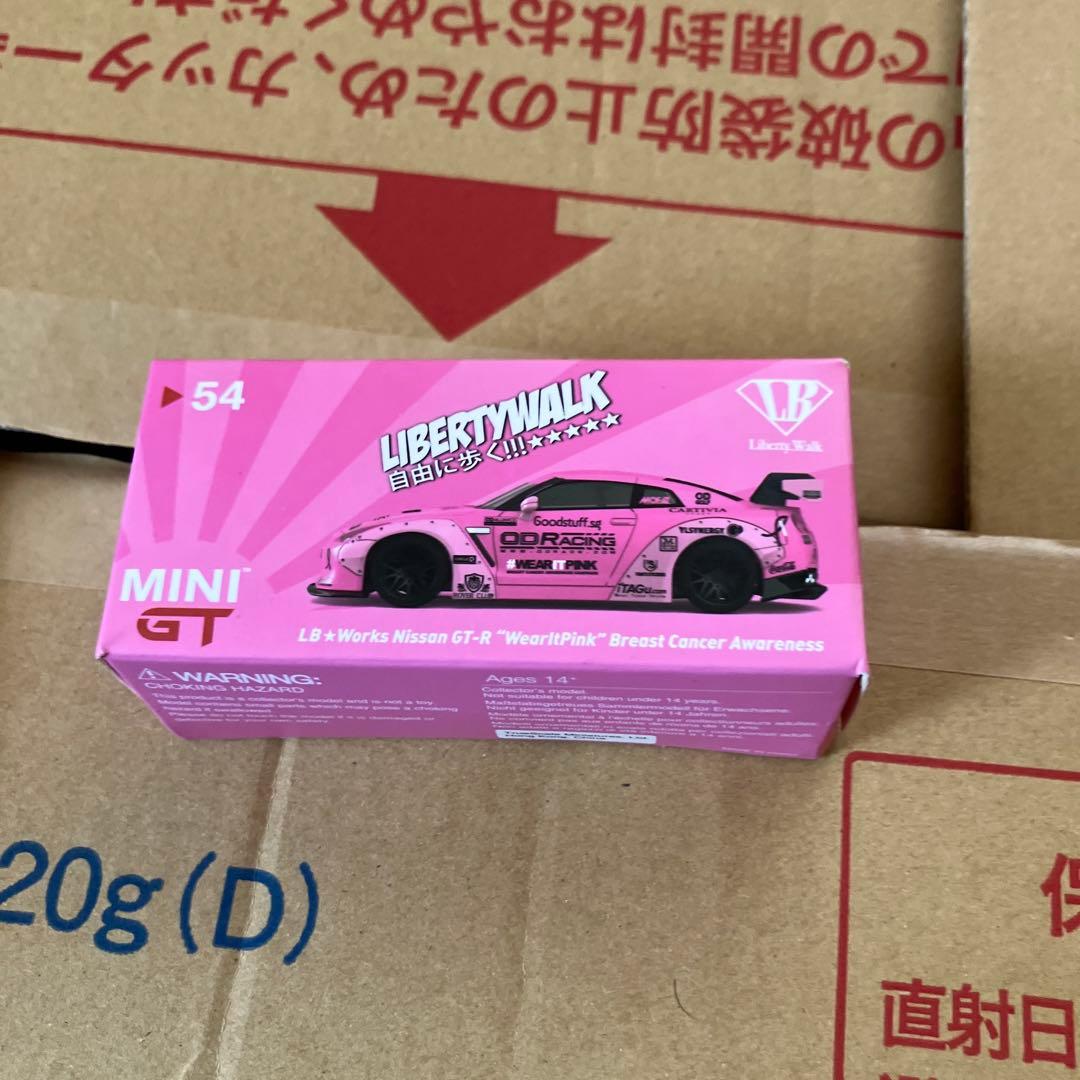 MINI-GT リバティーウォーク　GT-R ピンク　マレーシア限定