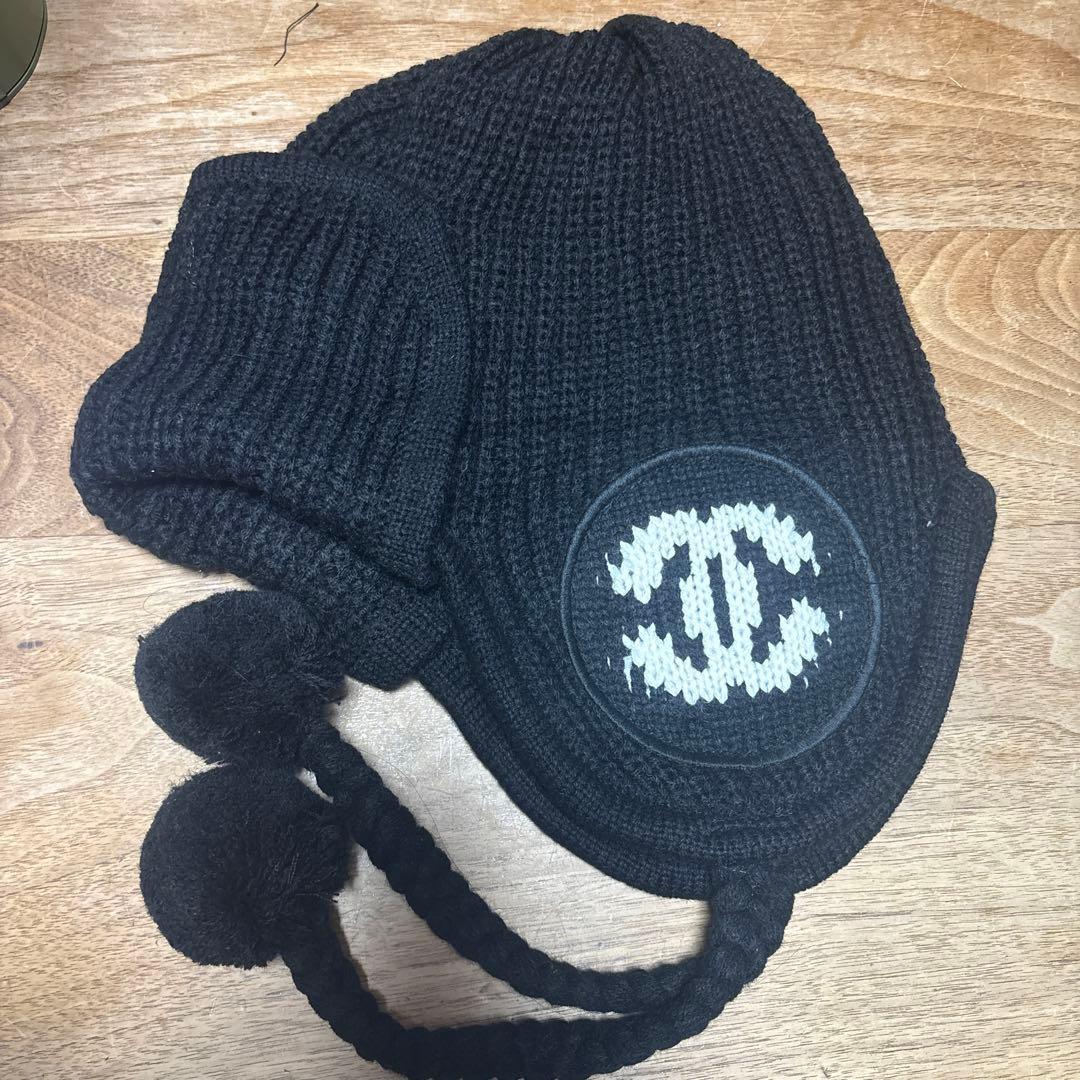 CHANEL ポンポン付きニット