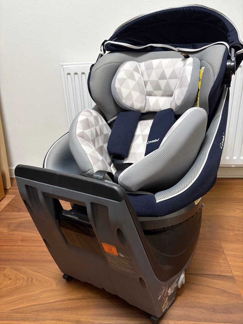 【美品】combi コンビ クルムーブスマートisofix JN-570