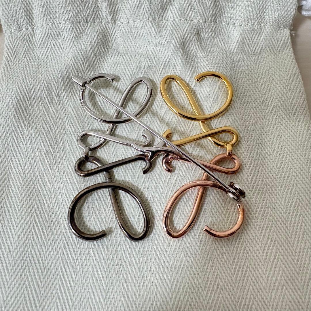 SALE❗️【新品未使用】ロエベ アナグラムブローチ　マルチカラー