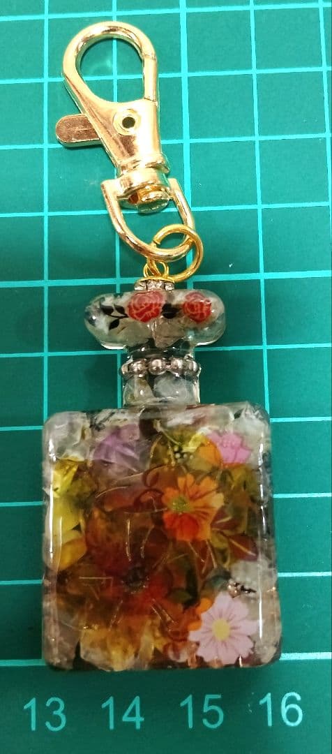 竜そばです♪オルゴナイト　香水瓶　キーホルダー　 お取り置き　11月1日