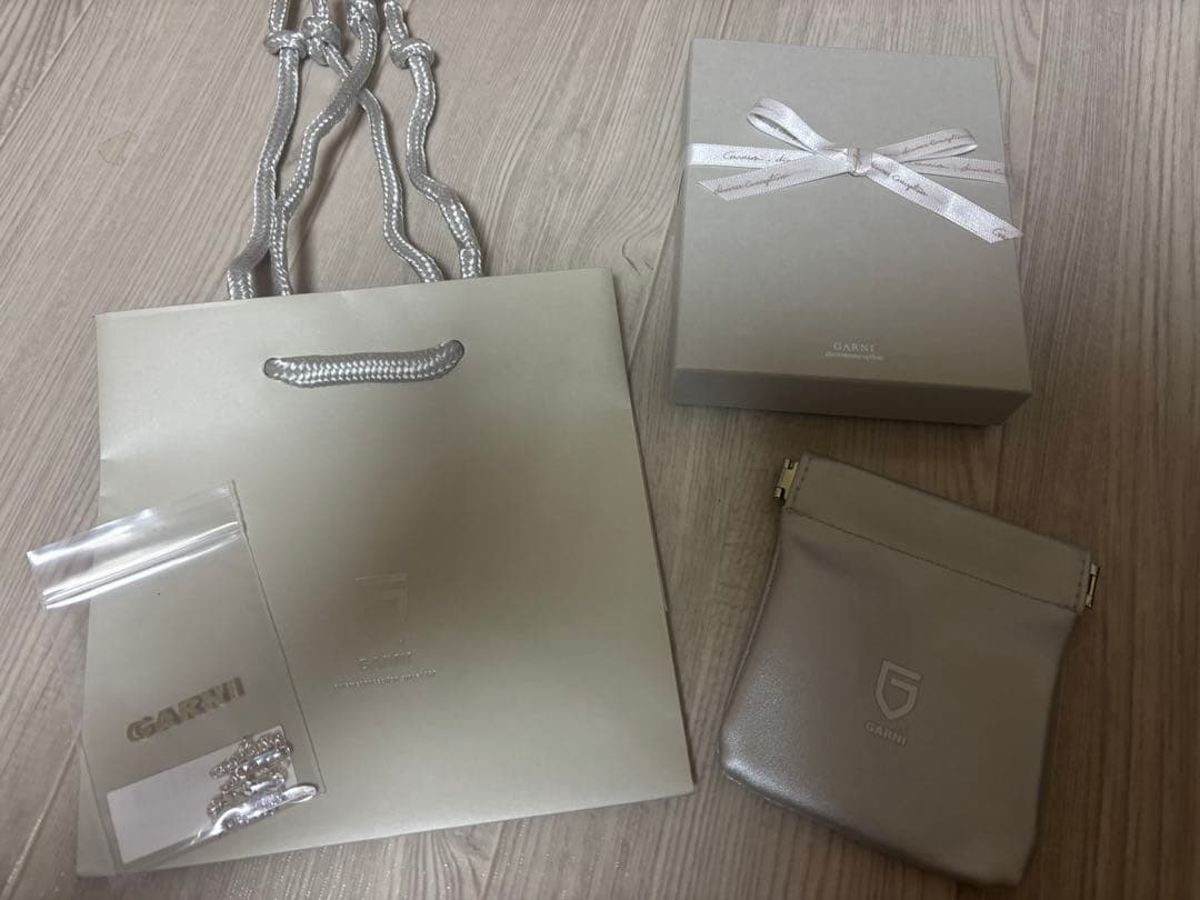 【新品未使用】【購入証明書付】GARNIブレスレット シルバーギフトラッピング付