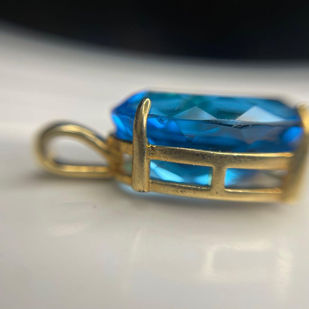 リ*ィ様 【高品質】スイスブルートパーズ　ペンダントトップ推定16ct