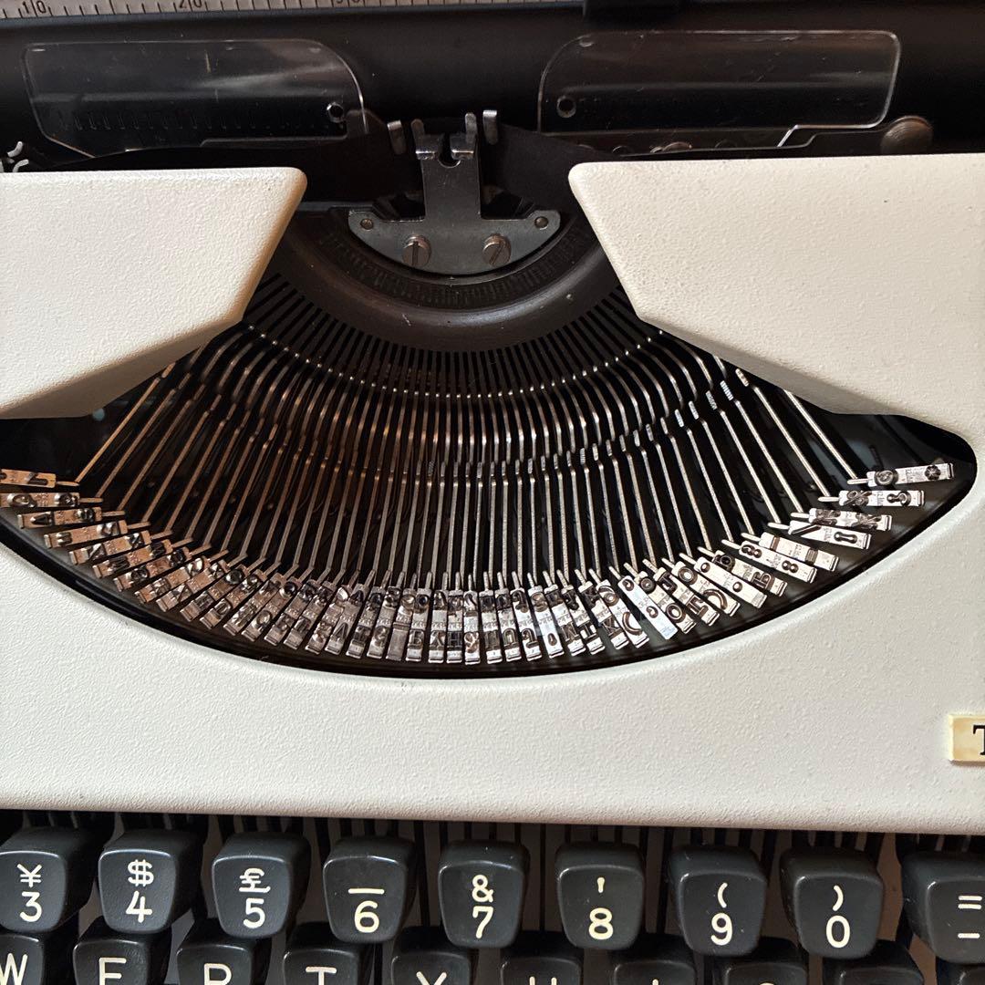 オリンピア　タイプライター トラベラー　Olympia Traveller☆