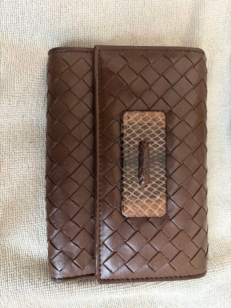 希少　ボッテガヴェネタ イントレチャート　三つ折り財布　スネーク