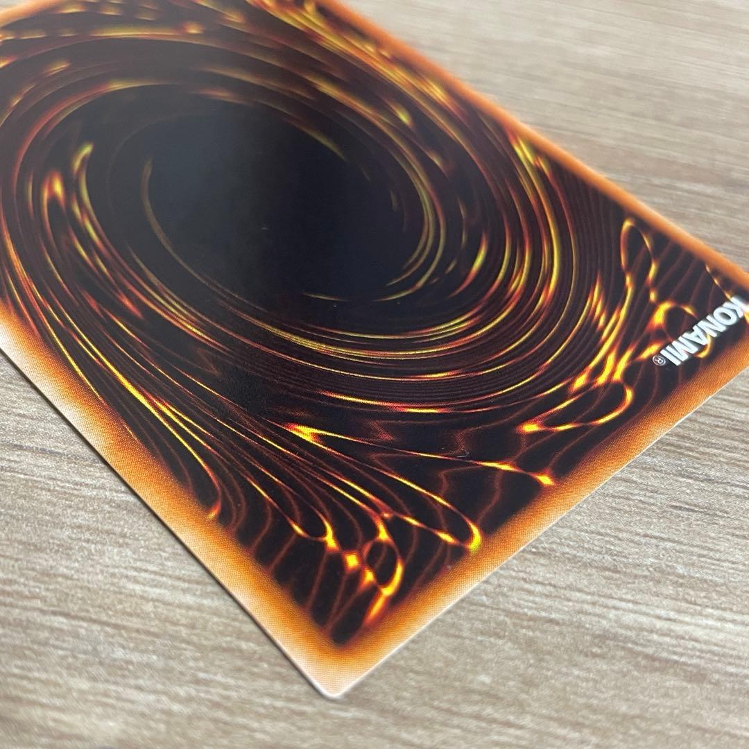 遊戯王　青眼の白龍・ブラックマジシャン・真紅眼の黒竜 3枚セット