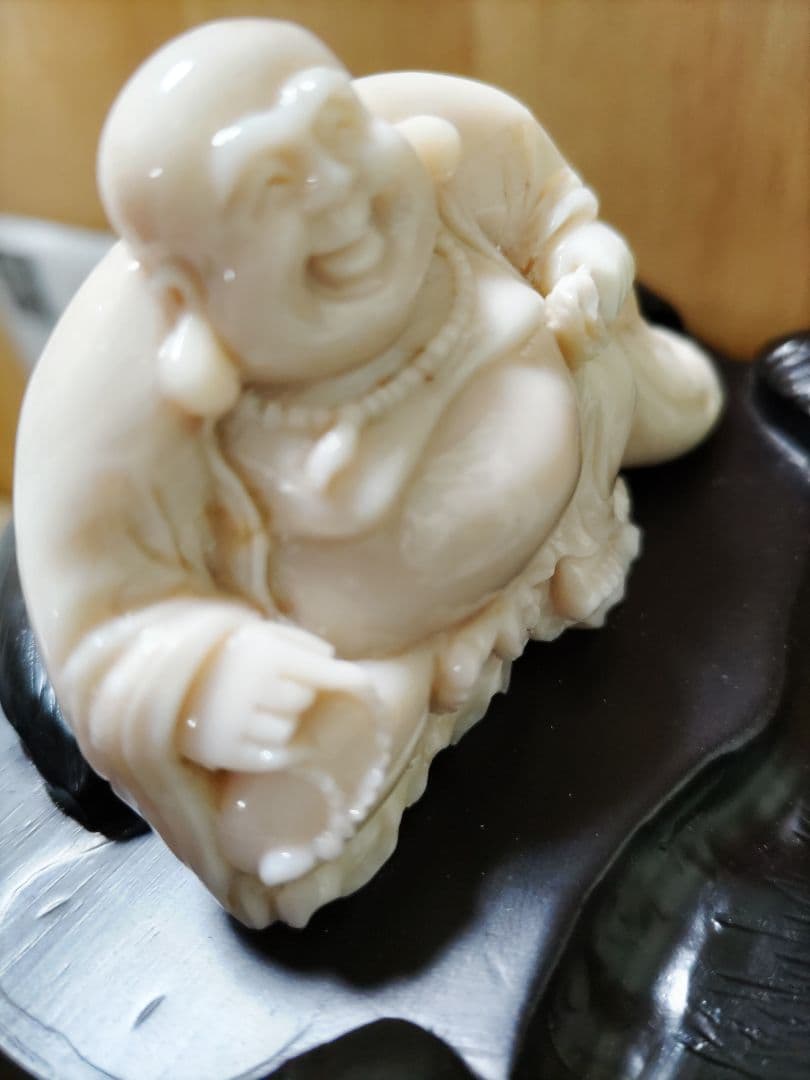 送料込　天然サンゴ 宝石白珊瑚 布袋尊 鑑別保証書 洪順利 作品証明書付 七福神