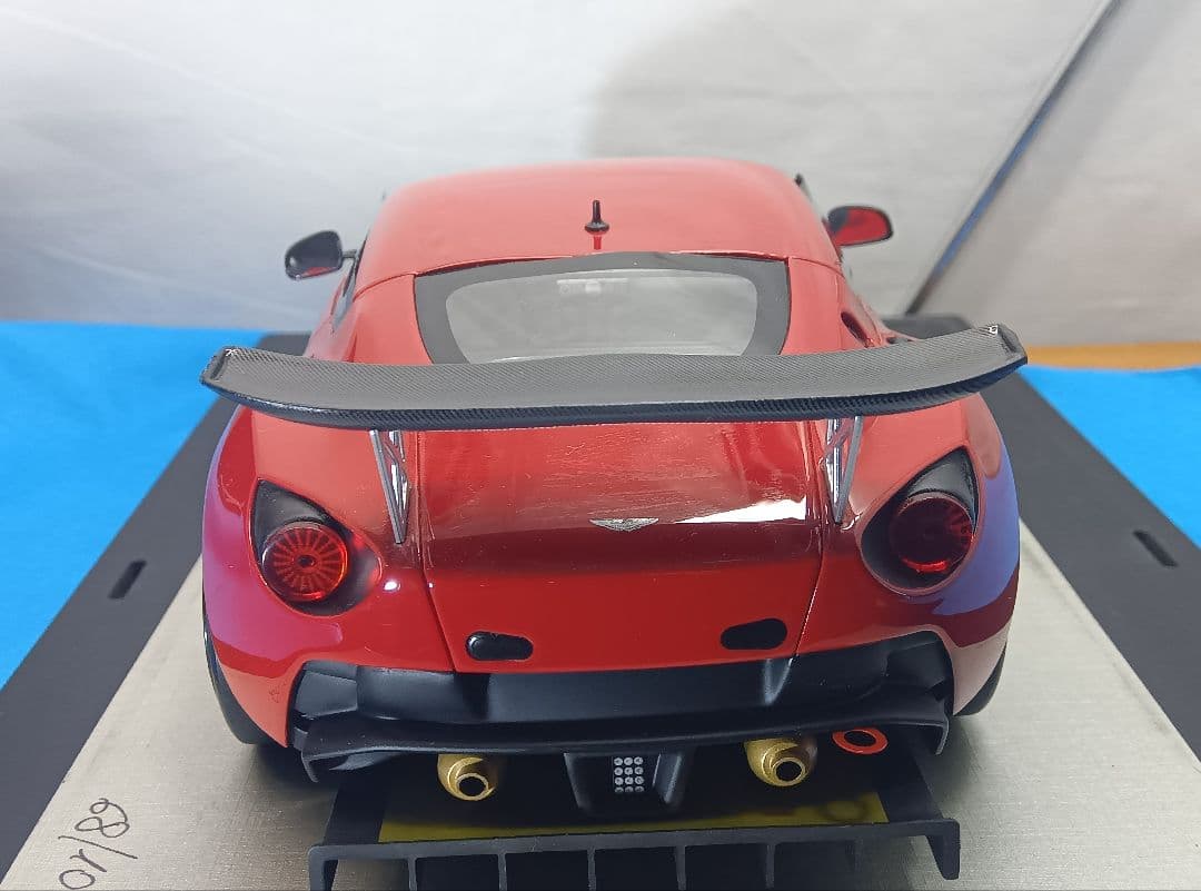 1/18 アストンマーチン V12 zagato テクノモデル 窓浮きあり