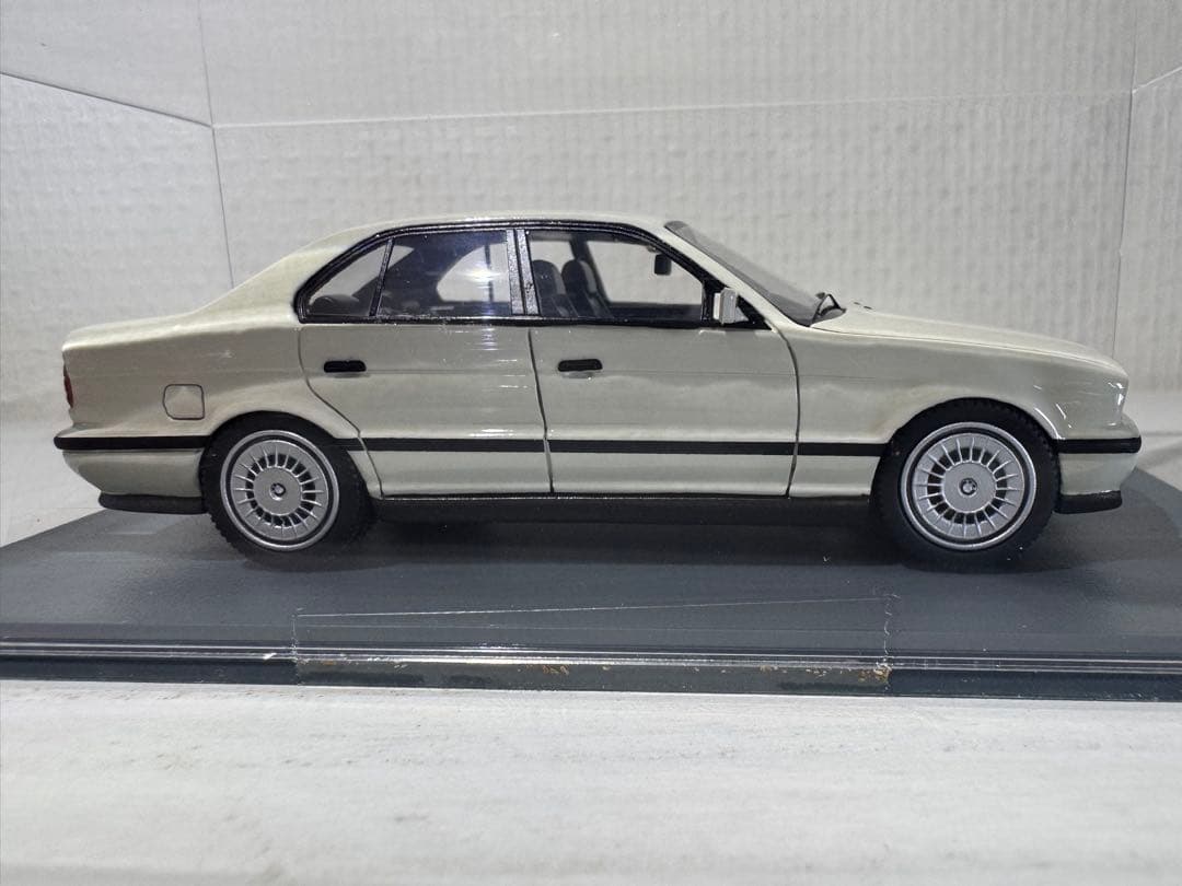 BMW M5 (E34) 1/43 スケールモデル