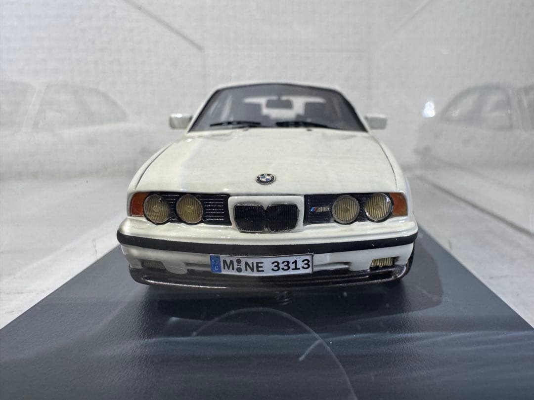 BMW M5 (E34) 1/43 スケールモデル