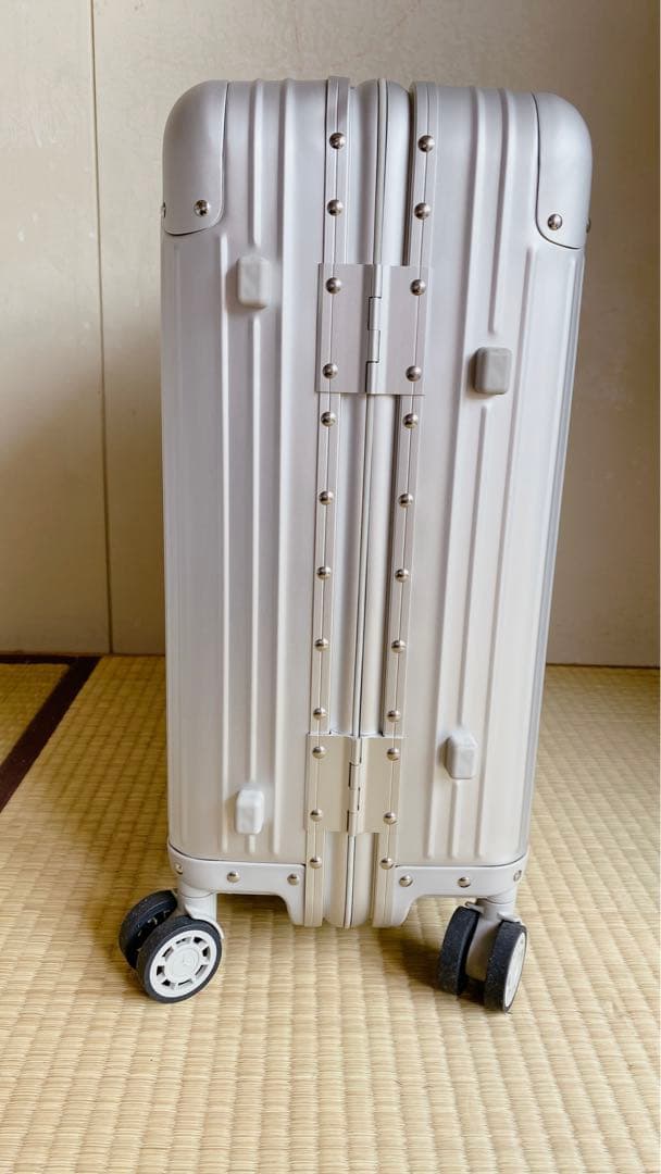 新品未使用メルセデスベンツ　アルミスーツケース