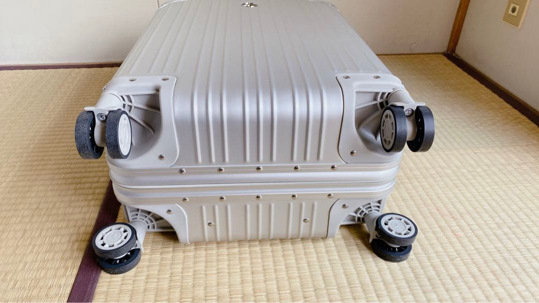 新品未使用メルセデスベンツ　アルミスーツケース