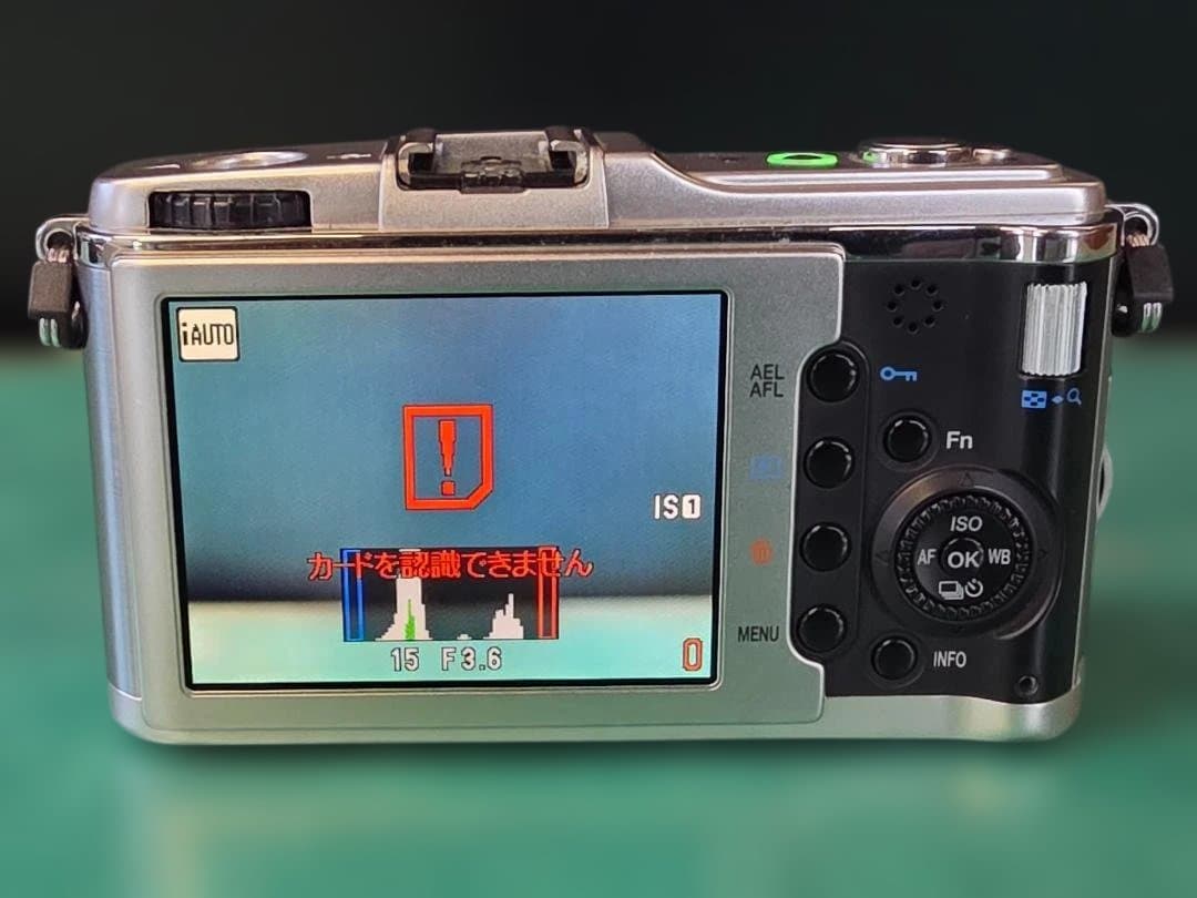 オリンパス PEN E-P1 シルバー レンズキット