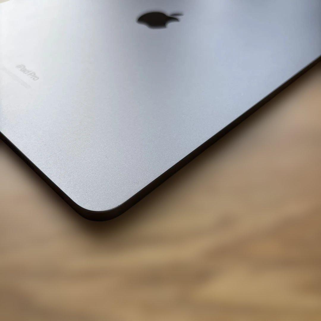 Apple iPad Pro 12.9インチとiPhone15のセット