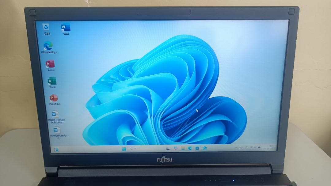 美品ノートパソコンFUJITSU第八世代Core i5 SSD128Gメモリ8G