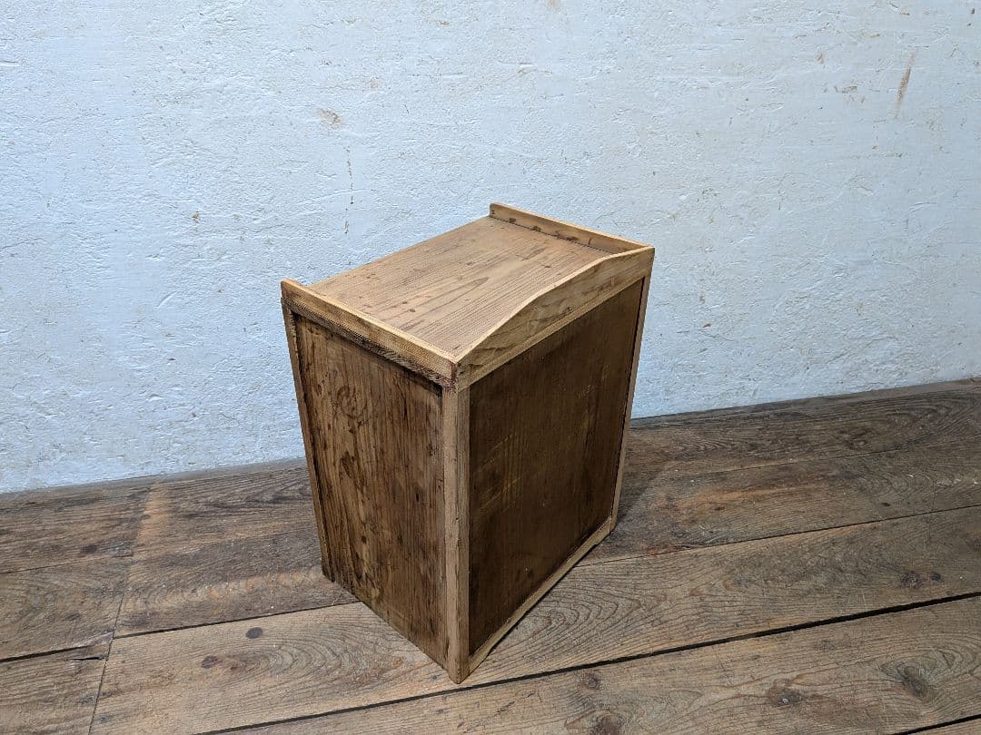 1120 アンティーク　杉のガラスケース　飾り棚　収納棚　キャビネット　レトロ