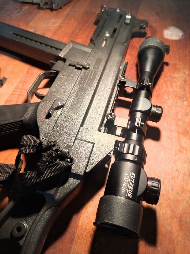 電動ガンとガスガン（S＆T UMP と 東京マルイ コルトガバメント）