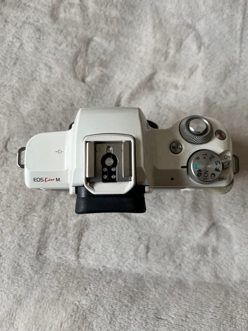 Canon EOS KISS M ミラーレスカメラ ホワイト　レンズ　セット