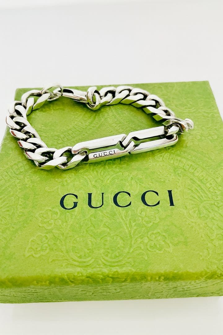 【超美品】GUCCI ノットブレスレット 男女兼用 シルバーバングル　7.５ミリ
